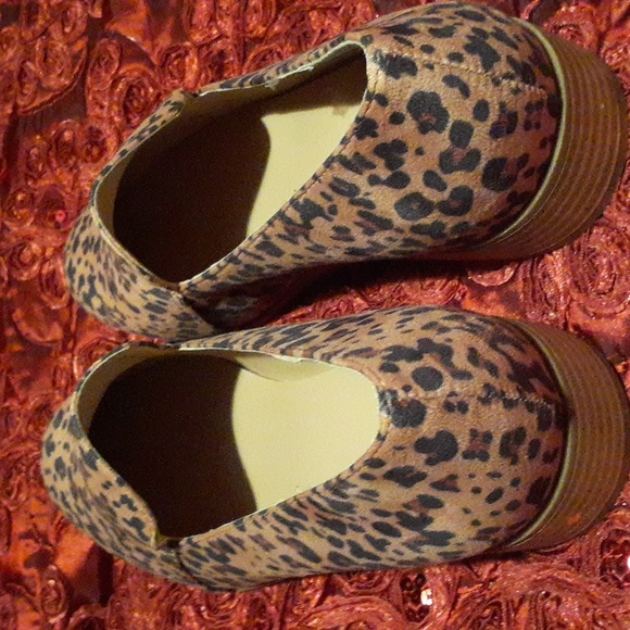 Shoes - Picture 6 of 8